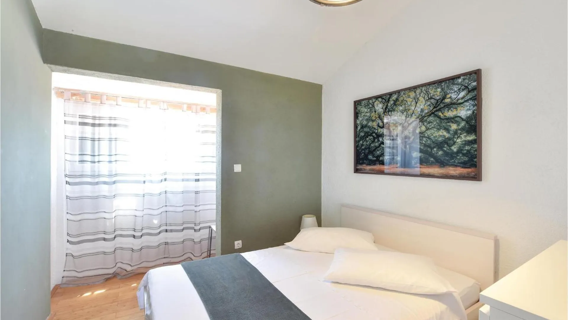 Beautiful Apartment In Kastel Luksic With Wifi Kastela