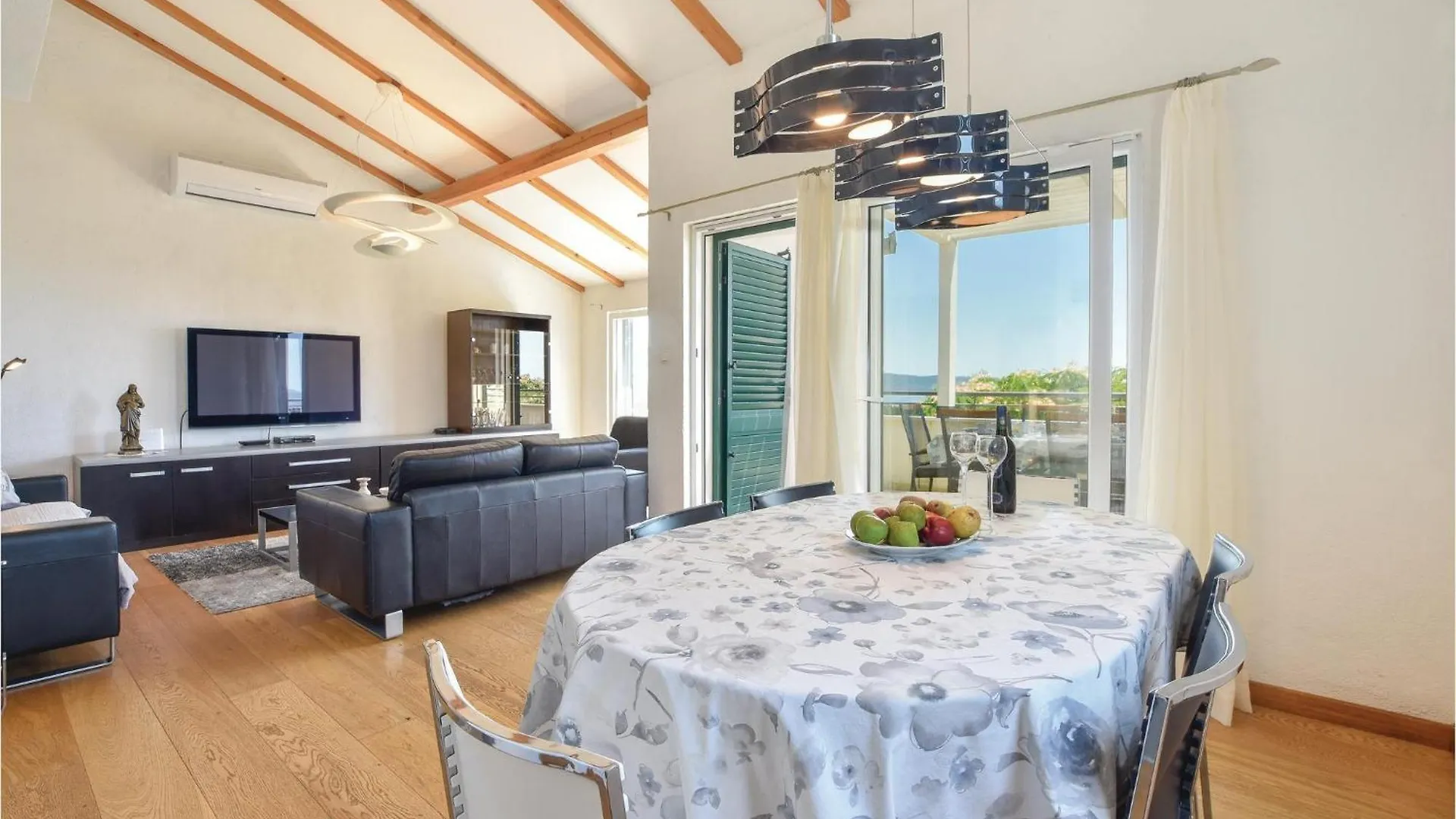 Beautiful Apartment In Kastel Luksic With Wifi Kastela 0*,  Croatia