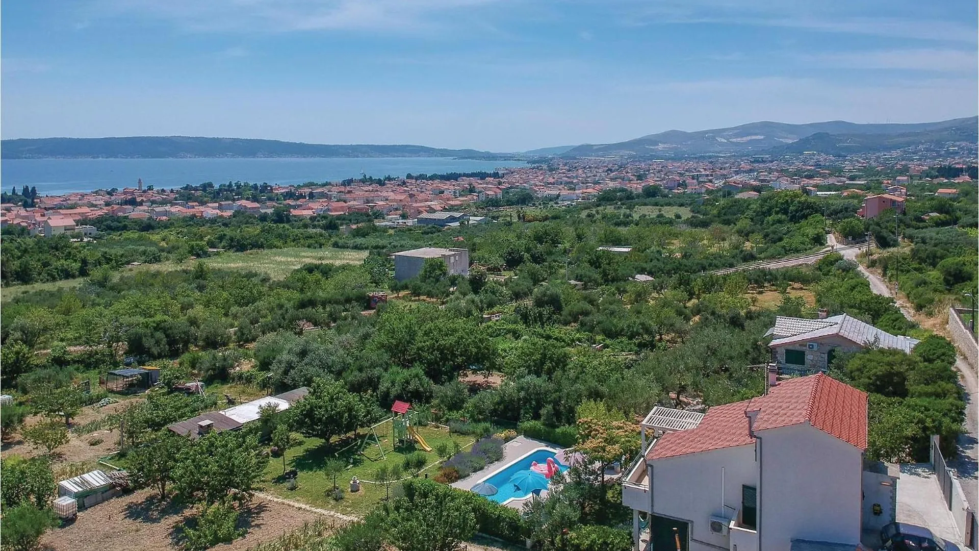 Kaštela Beautiful Apartment In Kastel Luksic With Wifi