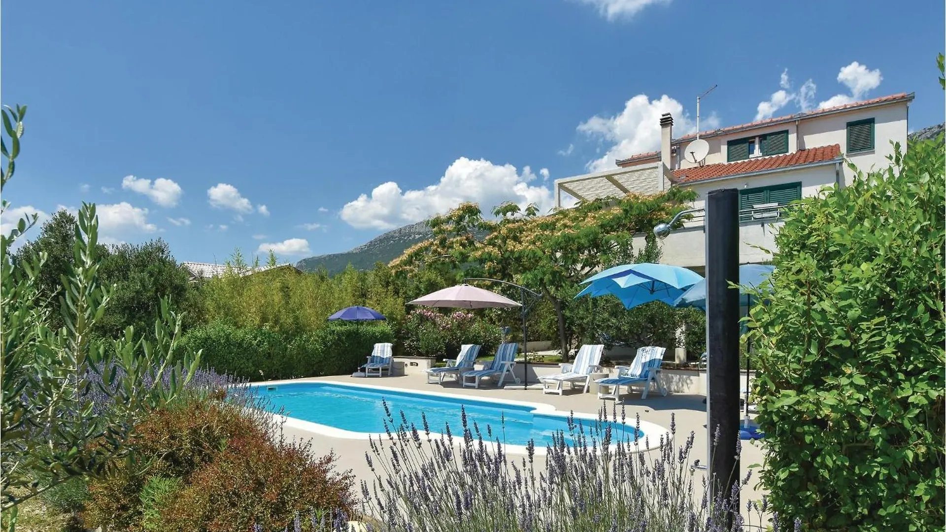 Beautiful Apartment In Kastel Luksic With Wifi Kastela
