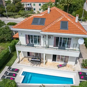 Apartment Barbara-kastela With Heated Pool, Kaštela